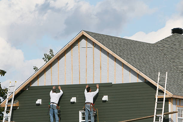 Professional Emergency Siding Repair technician working in Edgewater, NJ
